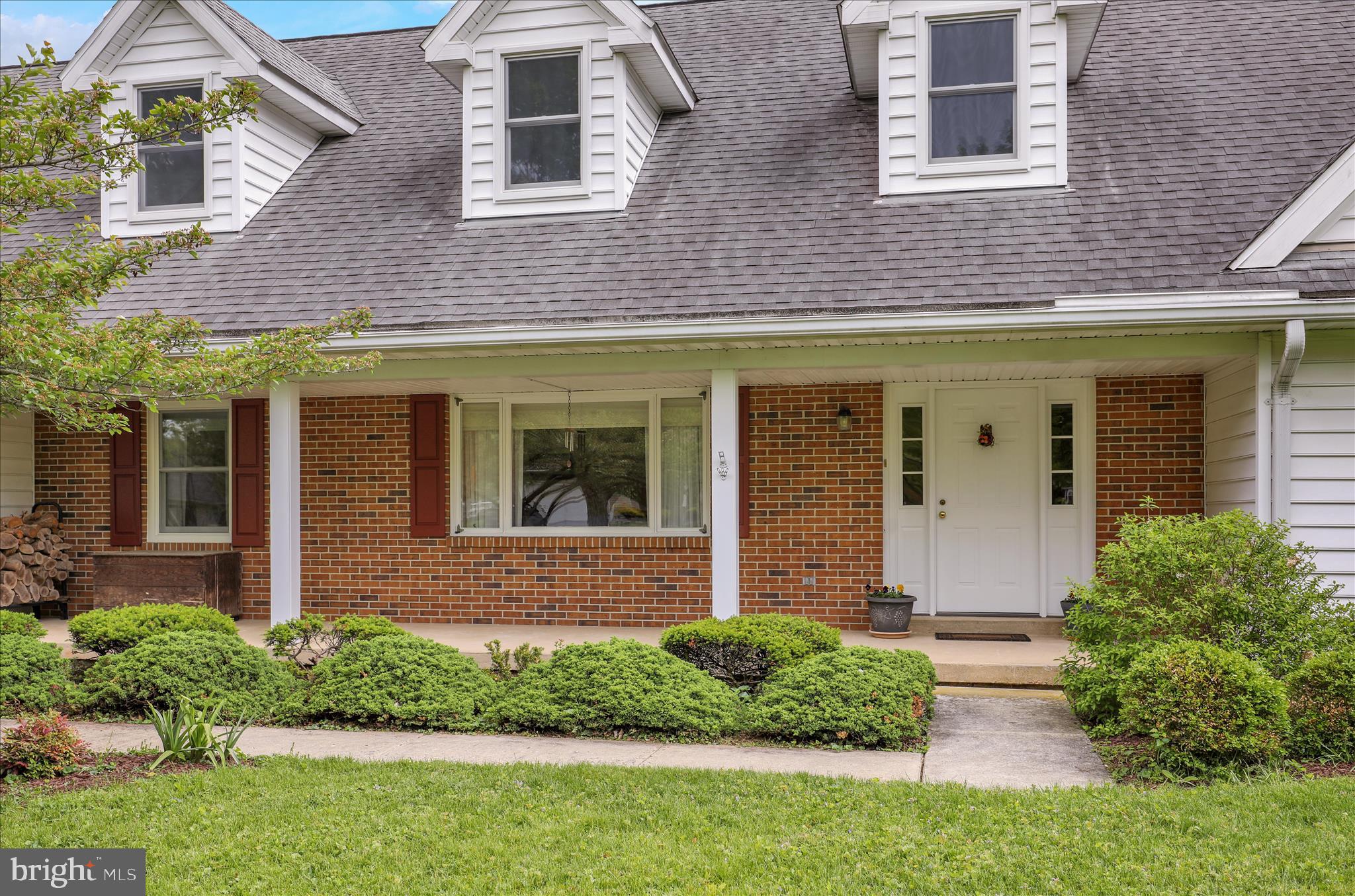 1818 SQUIRE COURT