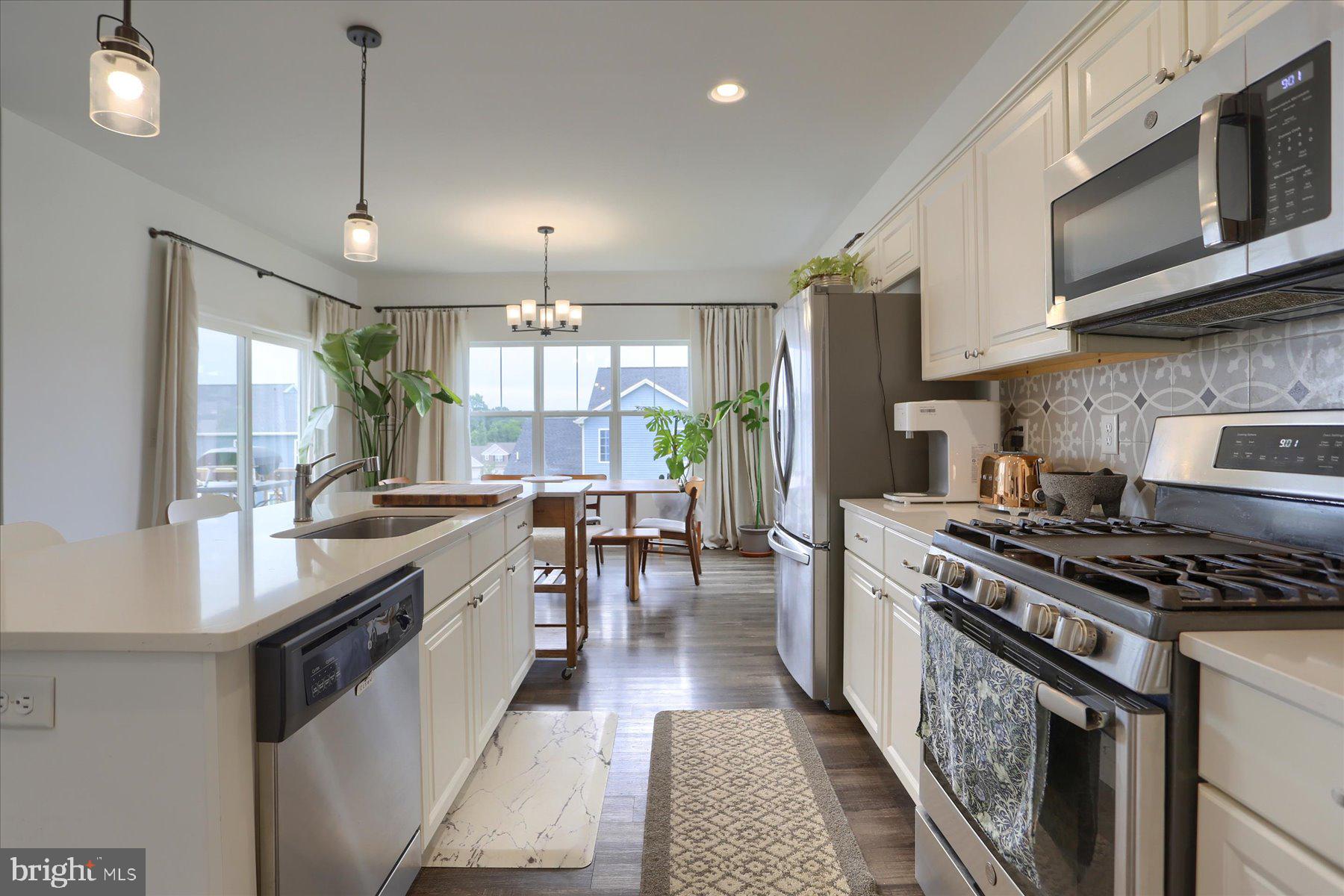 CHAMBERS POINTE - Residential