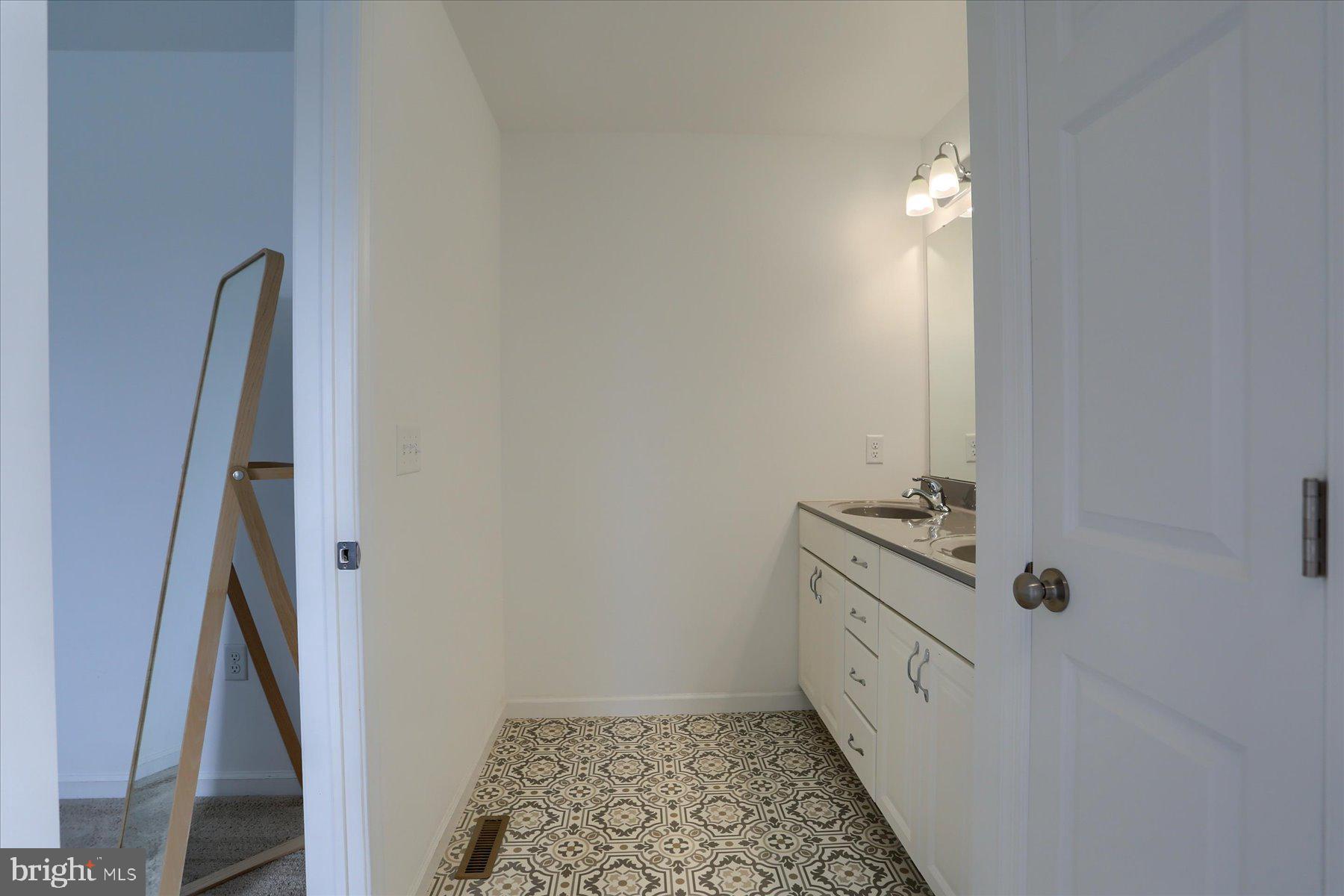 CHAMBERS POINTE - Residential