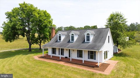 274A AARON MOUNTAIN ROAD CASTLETON VA 22716