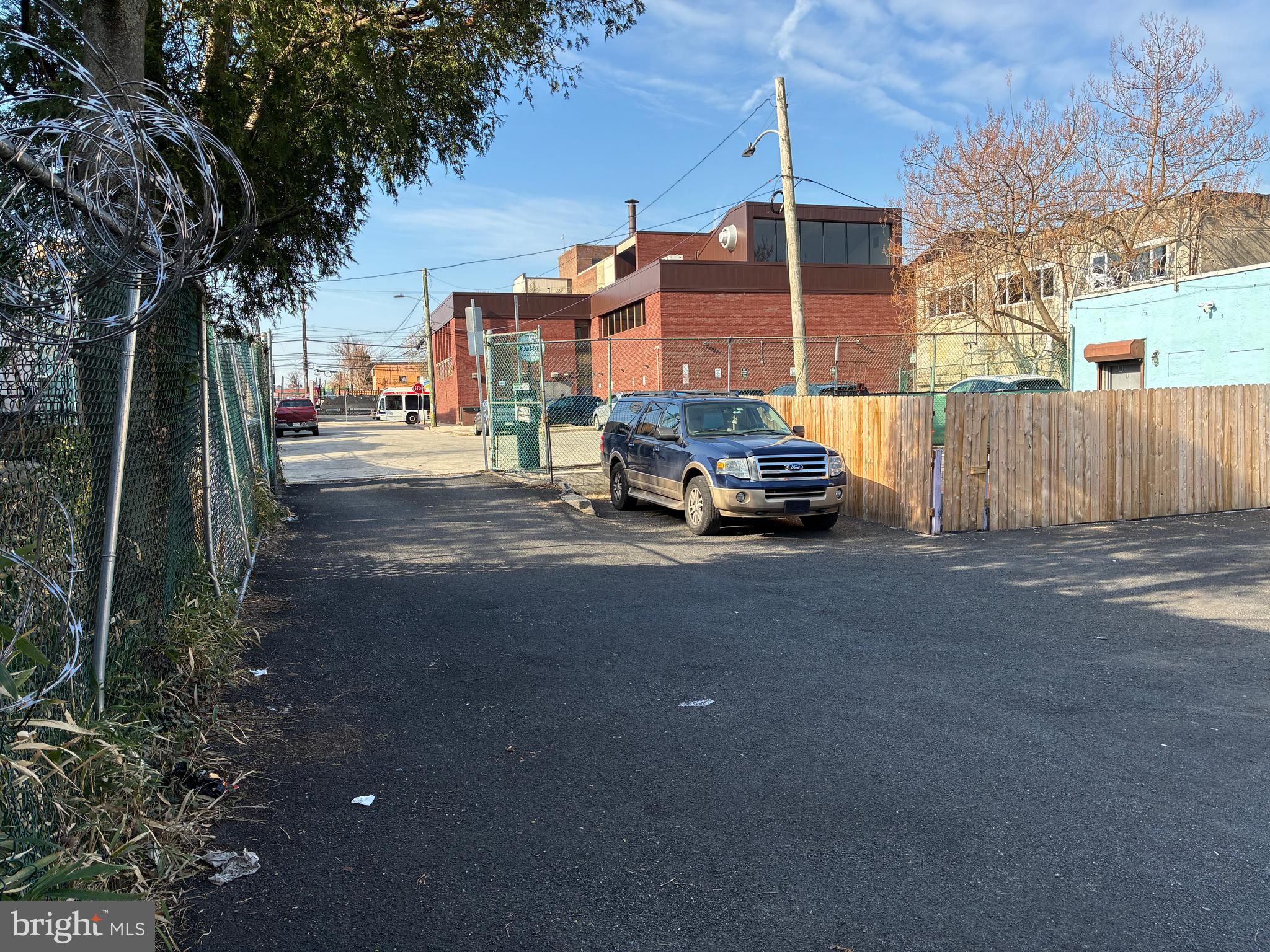 GERMANTOWN (WEST) - Commercial Sale