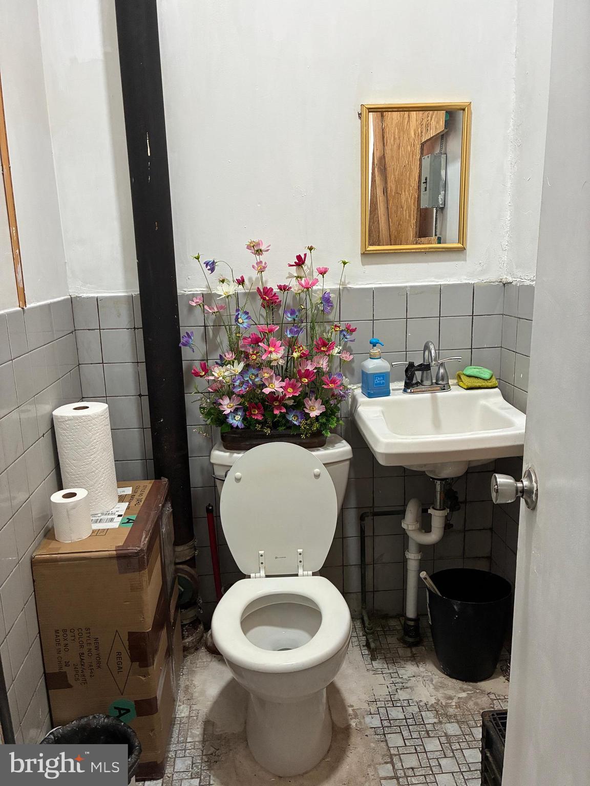 GERMANTOWN (WEST) - Commercial Sale