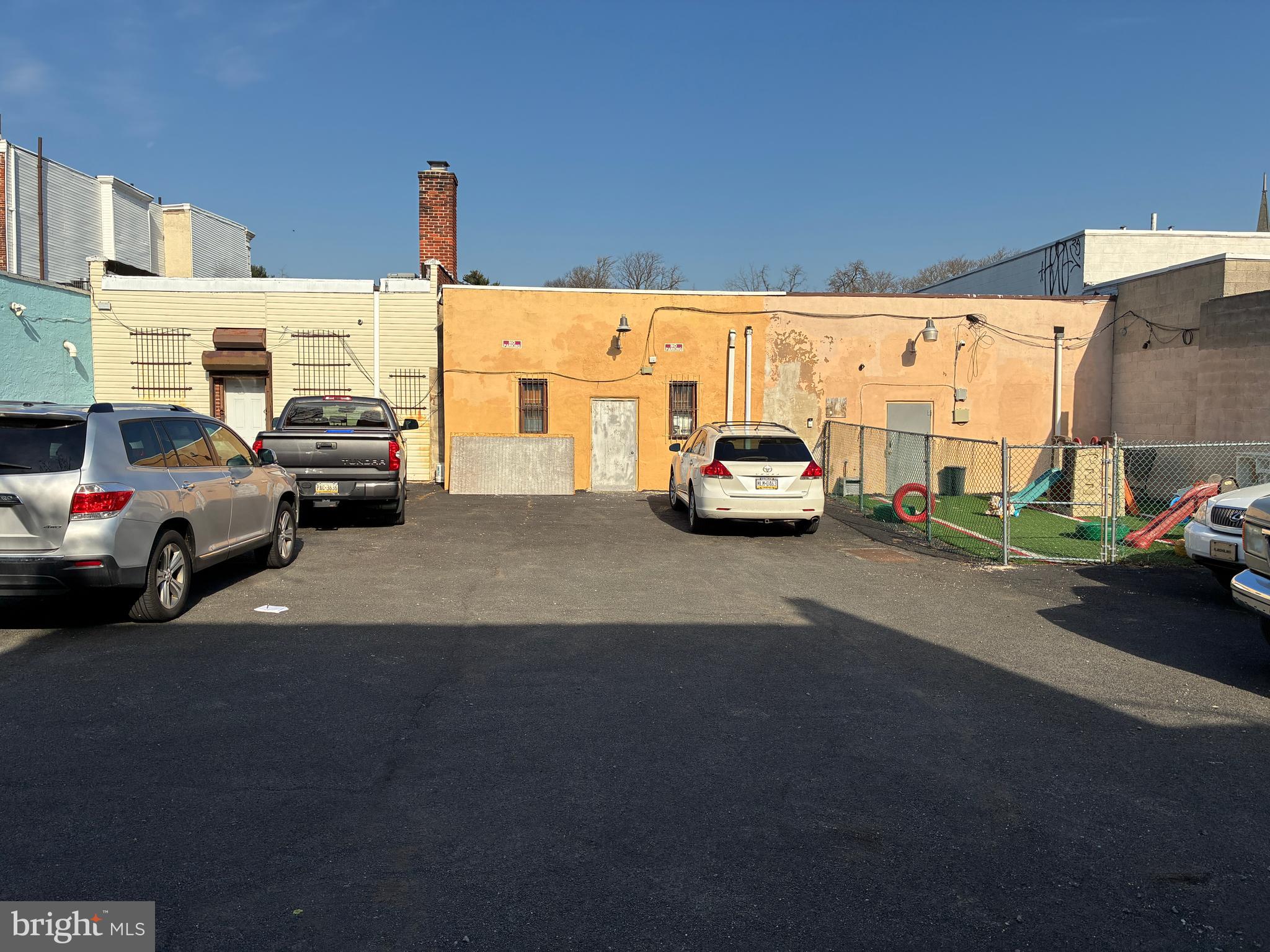GERMANTOWN (WEST) - Commercial Sale