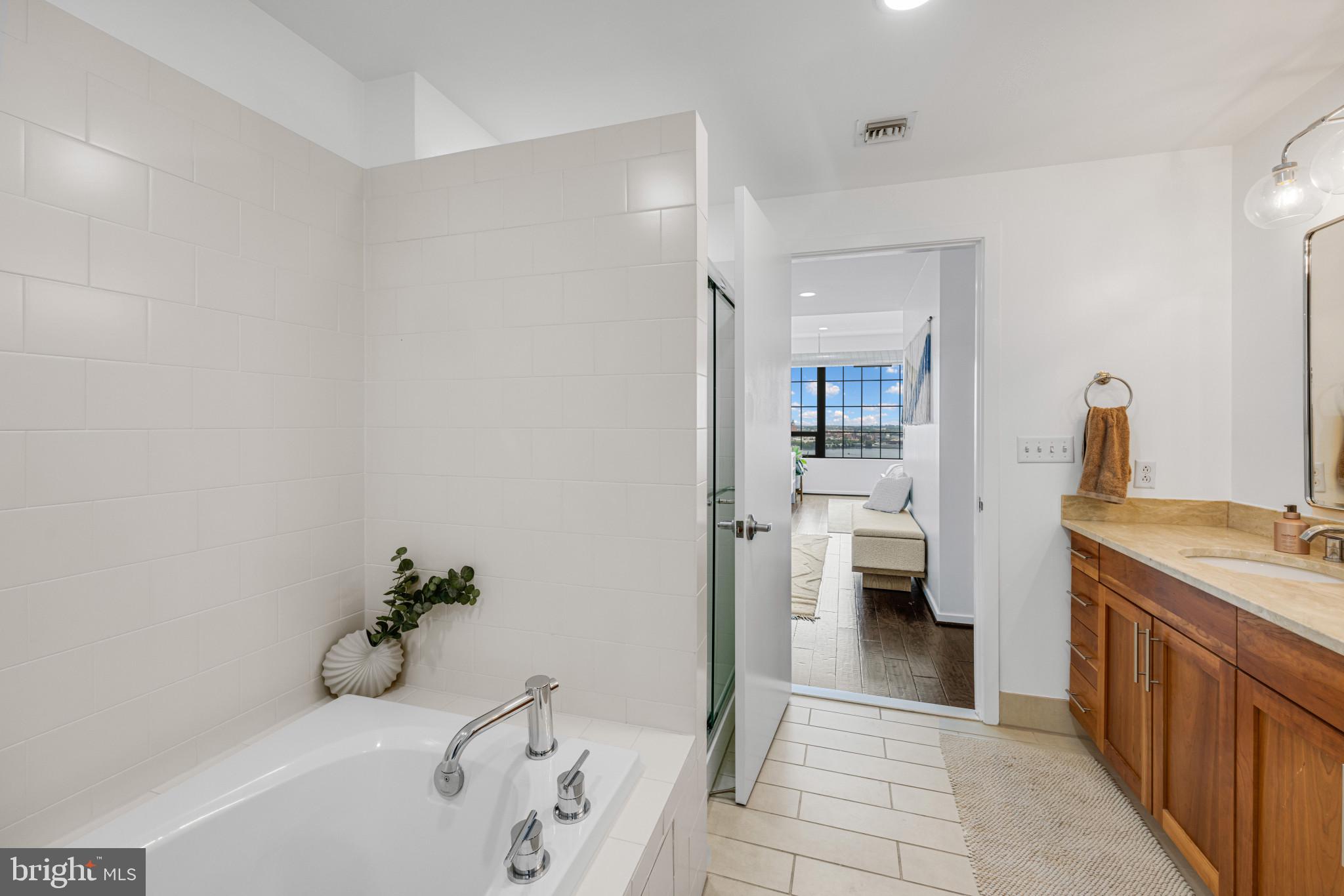 LOCUST POINT - Residential