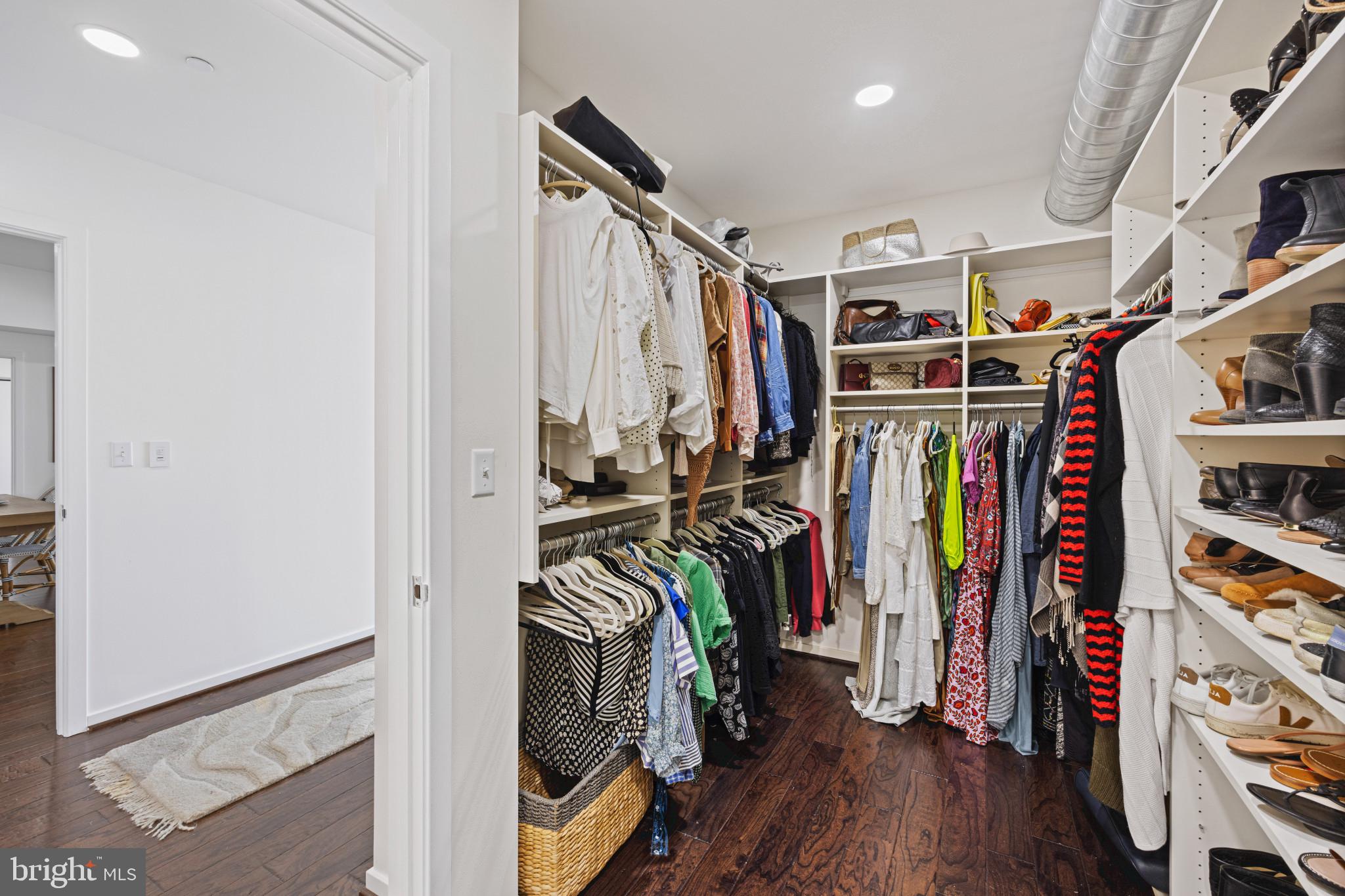 LOCUST POINT - Residential