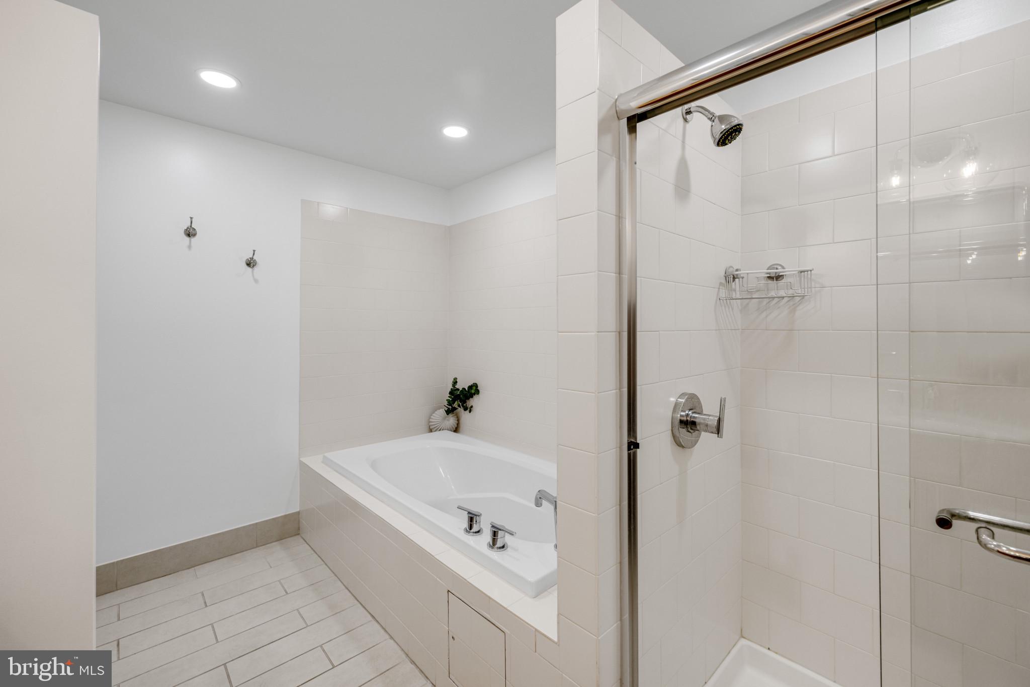 LOCUST POINT - Residential