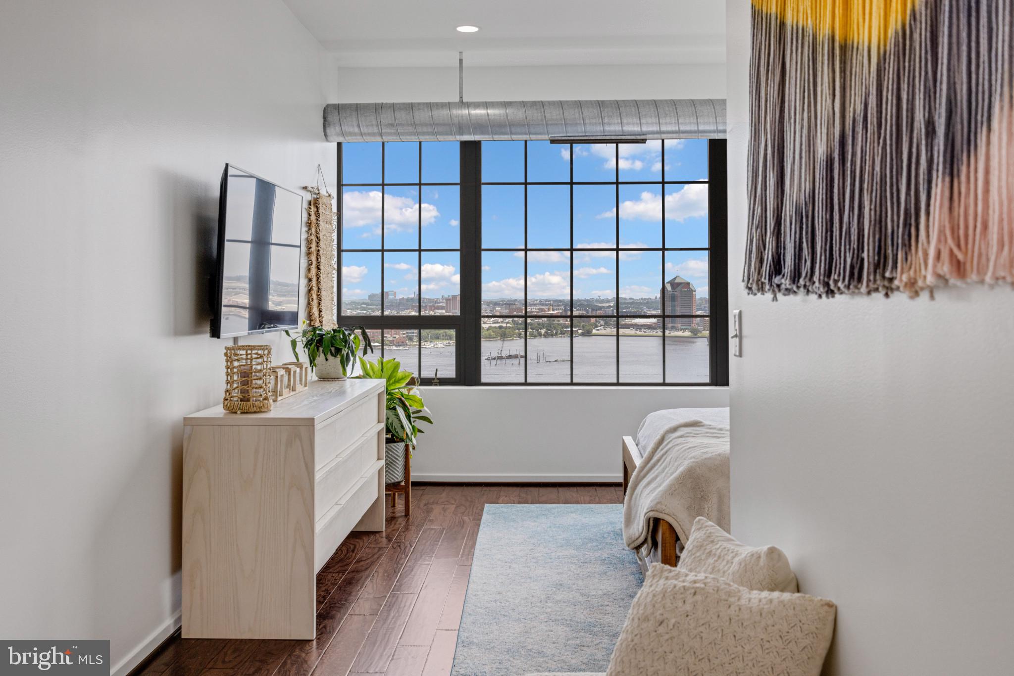 LOCUST POINT - Residential