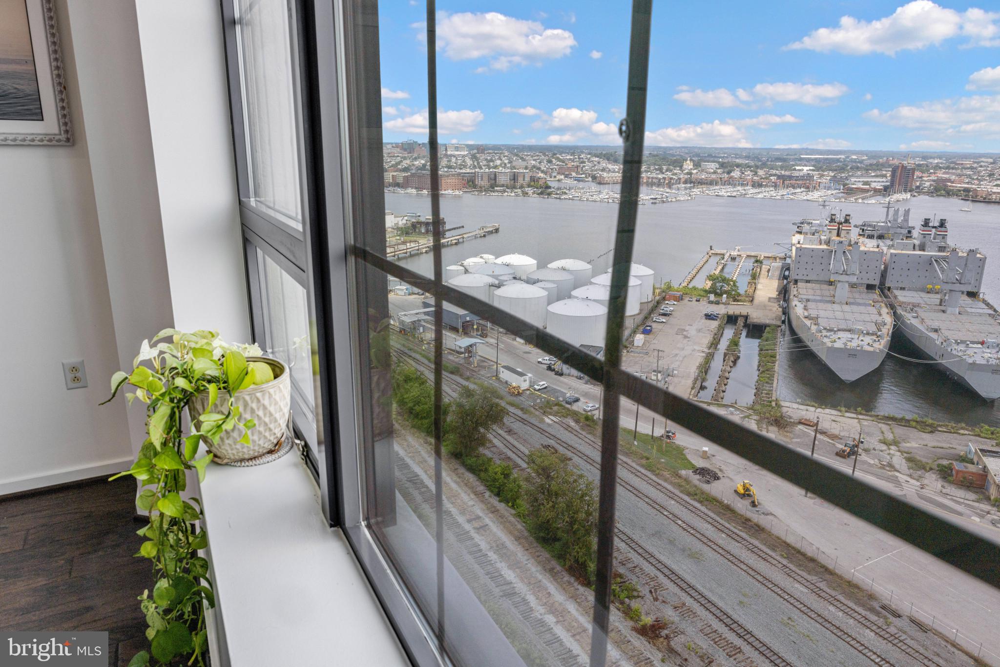 LOCUST POINT - Residential