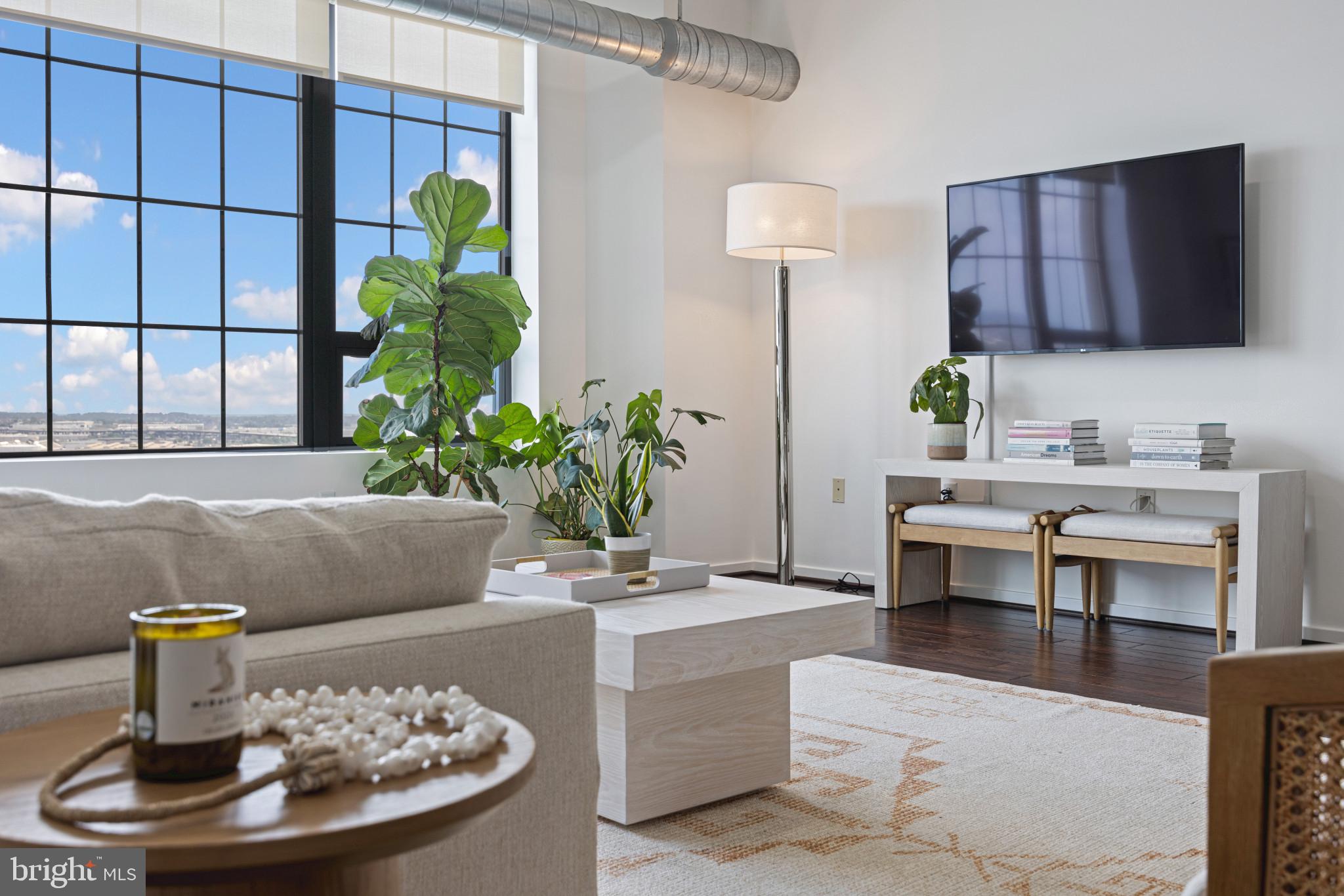 LOCUST POINT - Residential