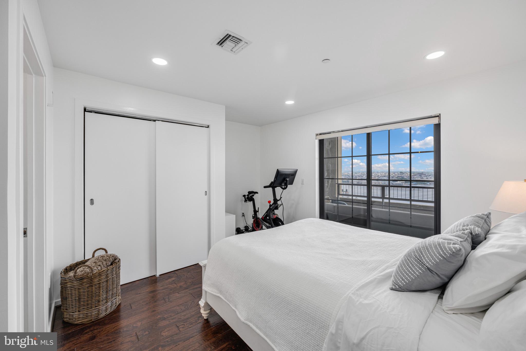 LOCUST POINT - Residential