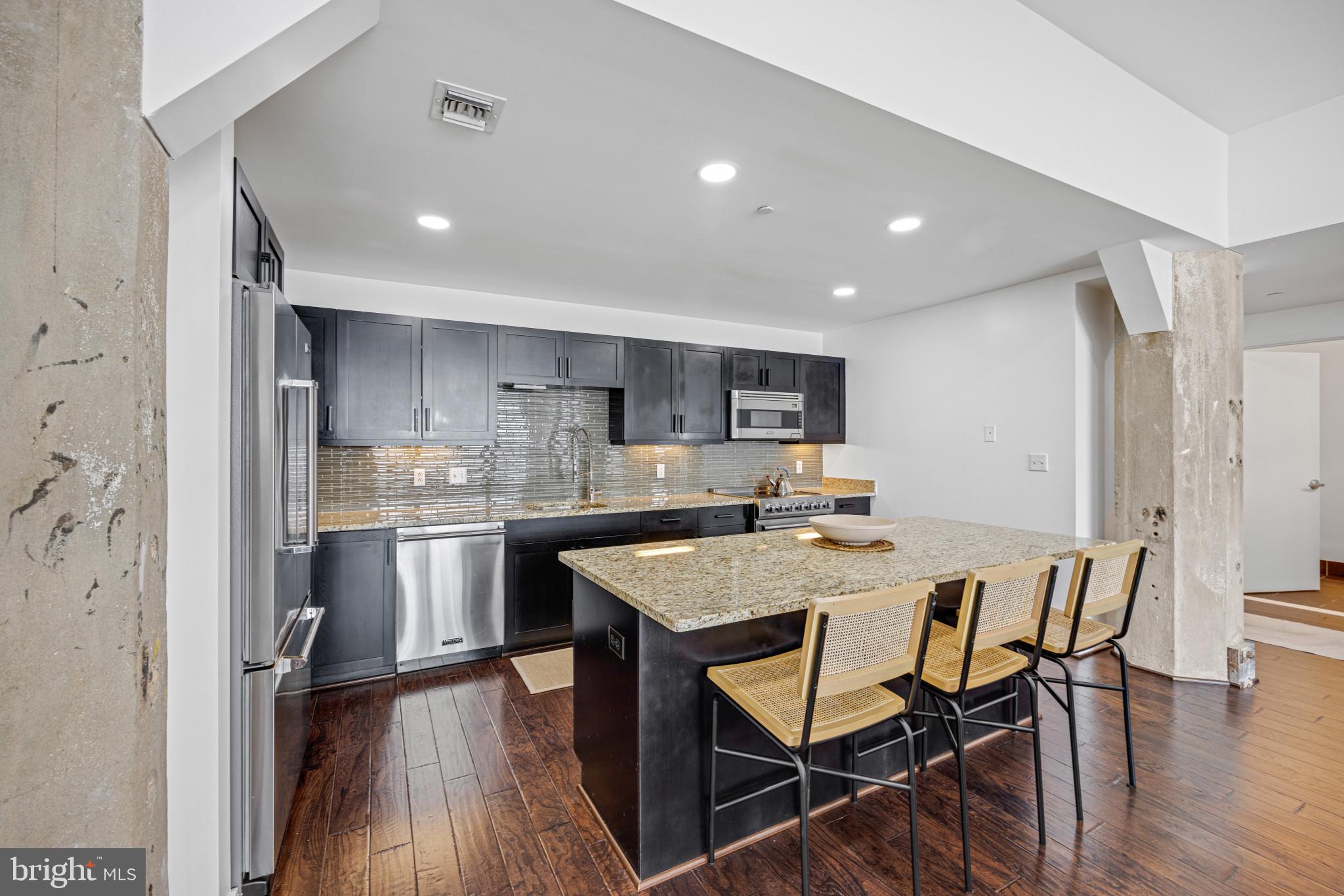 LOCUST POINT - Residential