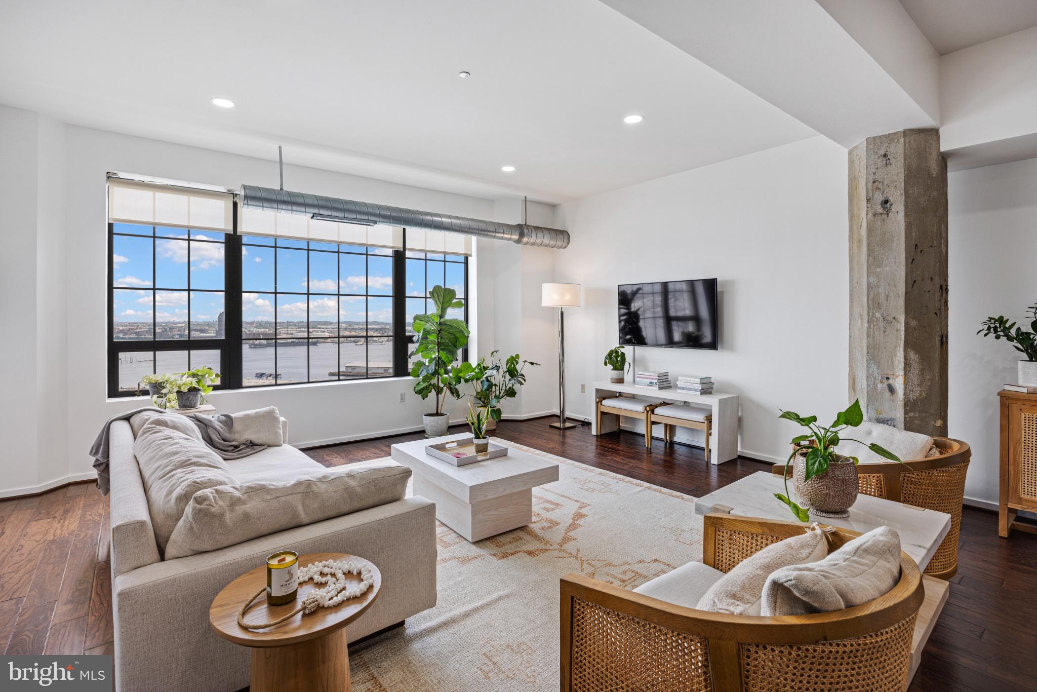 LOCUST POINT - Residential