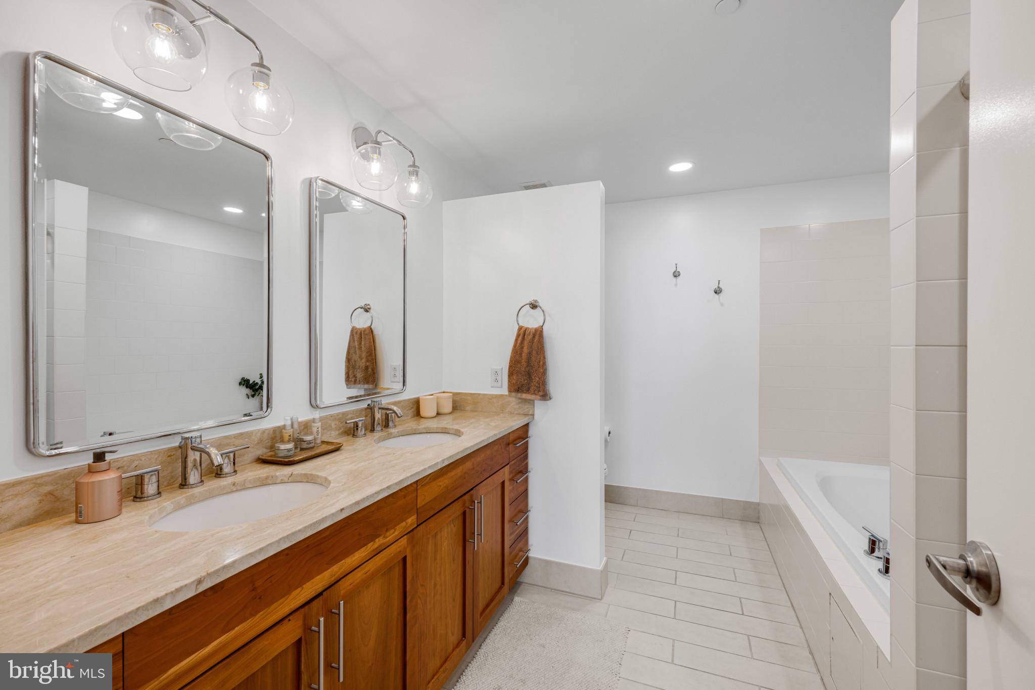 LOCUST POINT - Residential