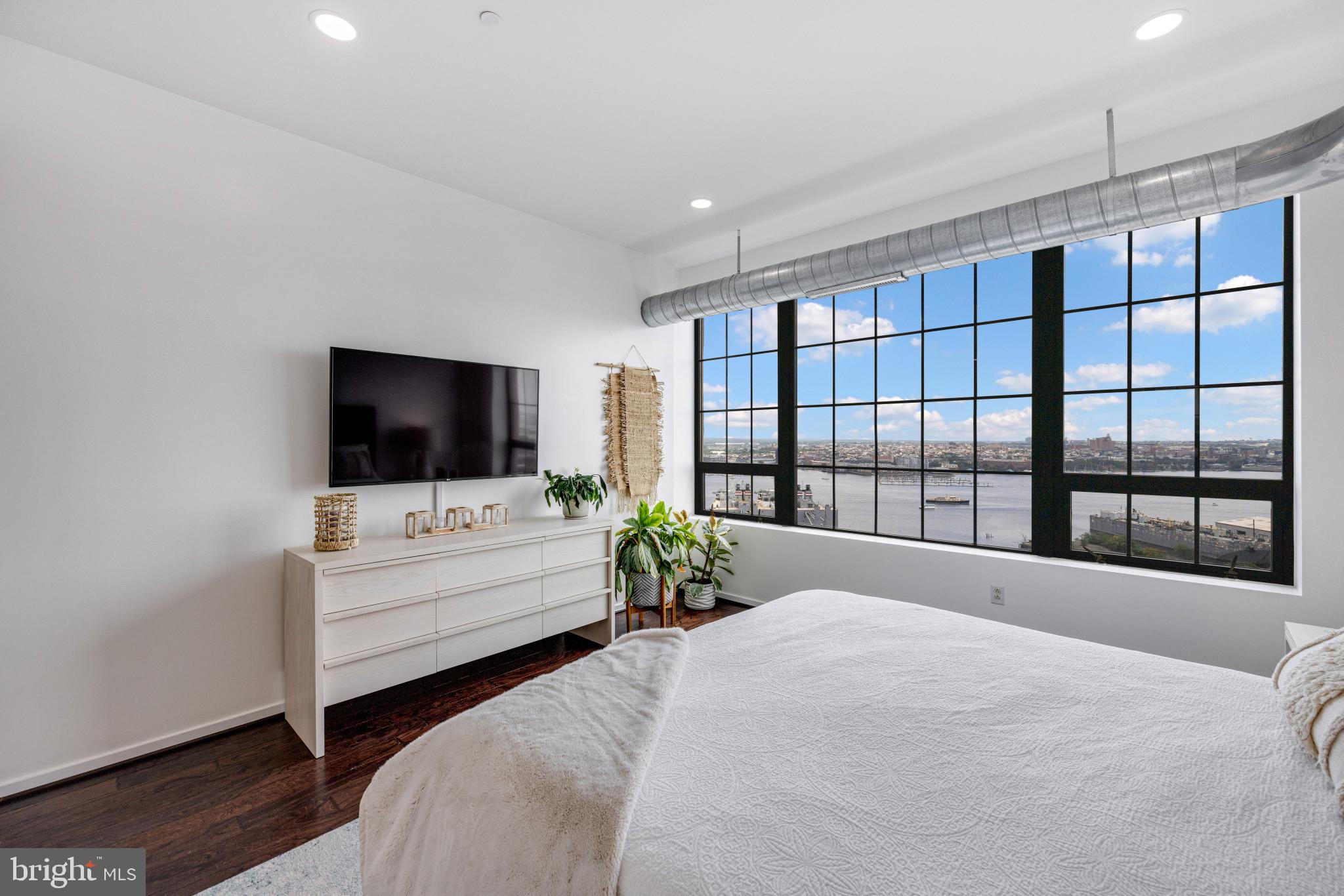 LOCUST POINT - Residential