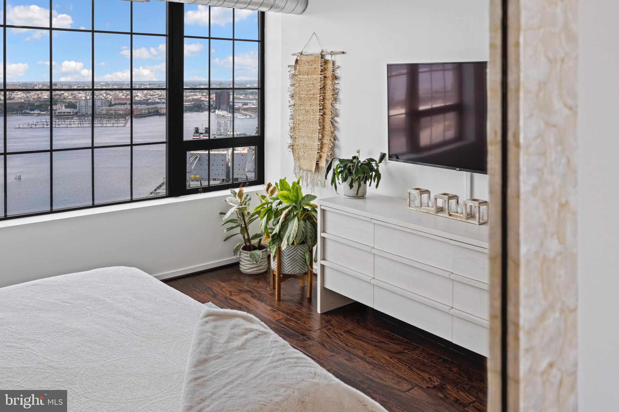 LOCUST POINT - Residential