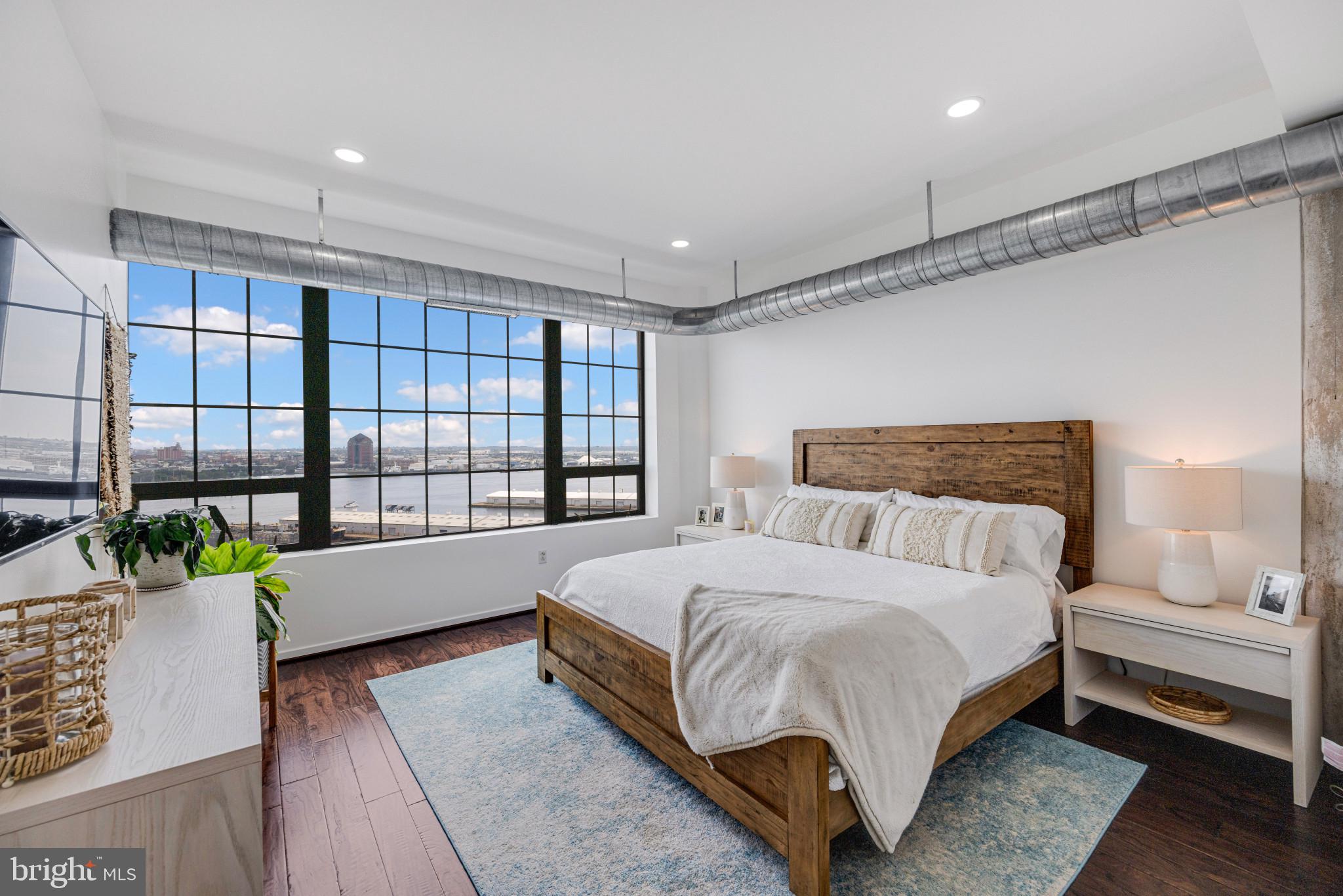 LOCUST POINT - Residential