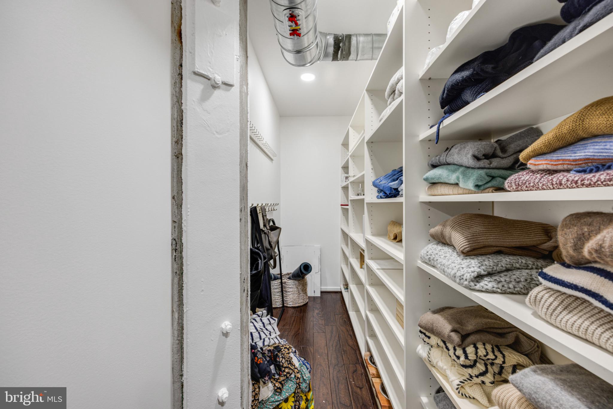 LOCUST POINT - Residential