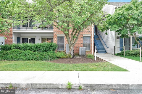 Condo For Sale - 5401 Oxford Drive #11<br/> Cumberland County, MECHANICSBURG, PA 17055