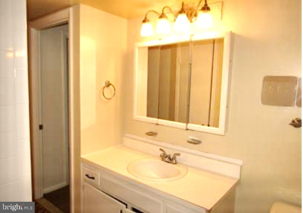 COUNTRY CLUB TOWERS COND - Residential