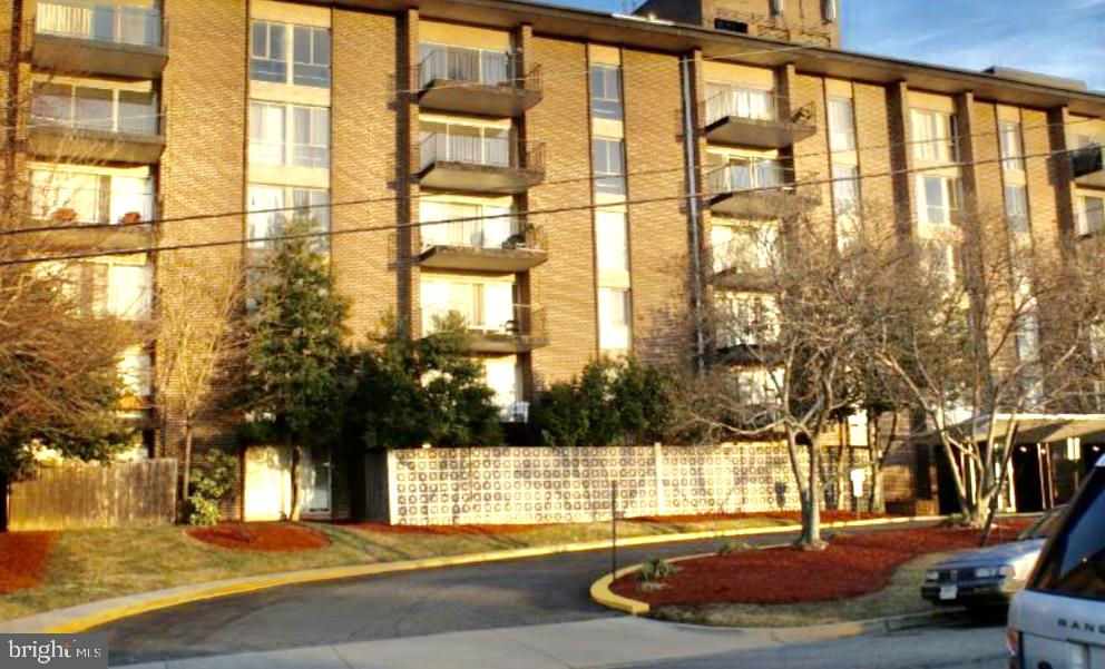 COUNTRY CLUB TOWERS COND - Residential