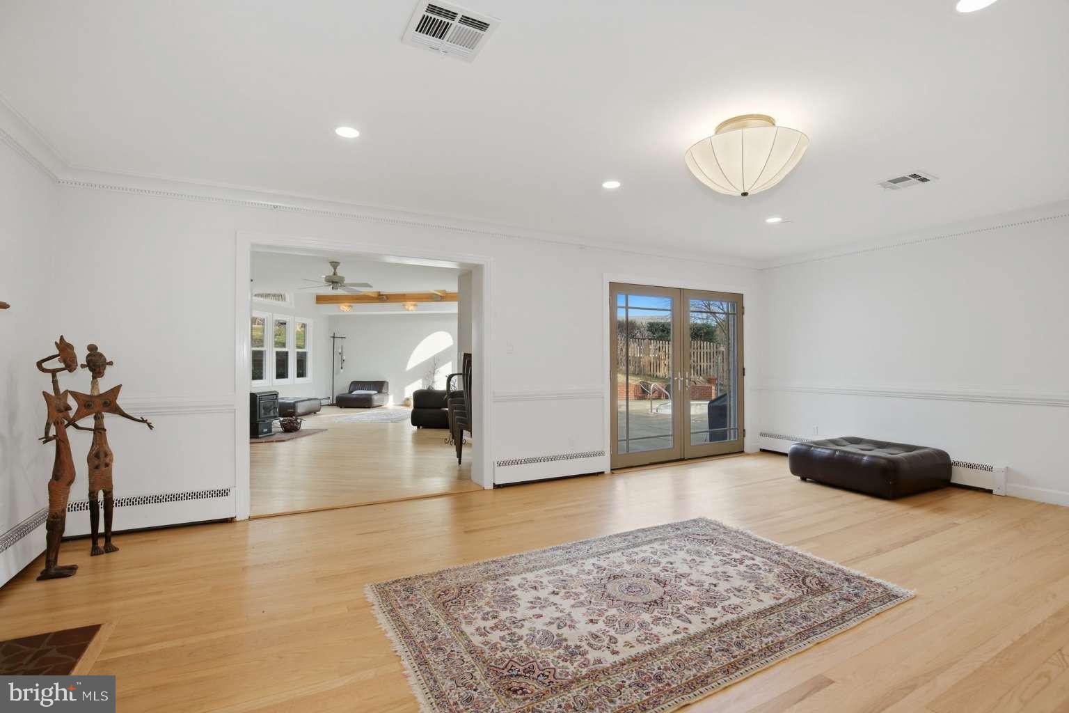 RIVERCREST - Residential