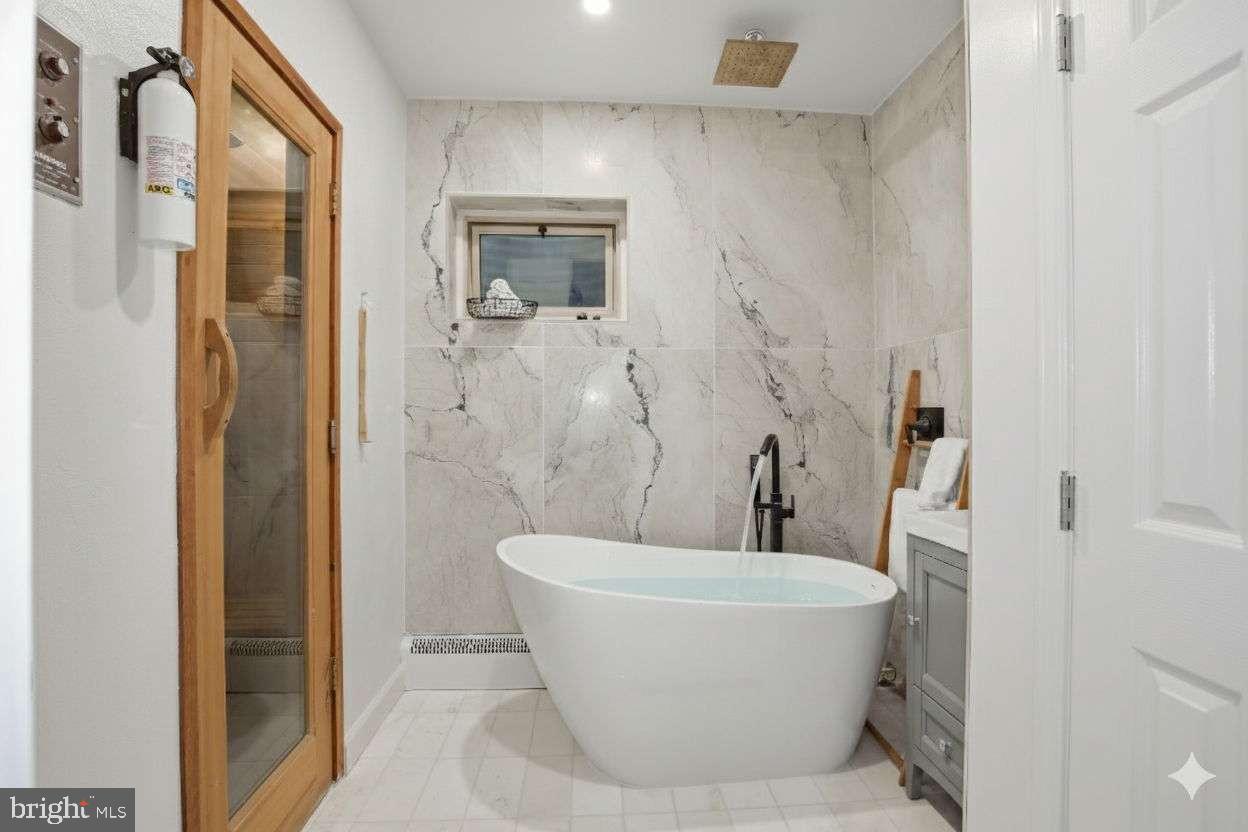 RIVERCREST - Residential