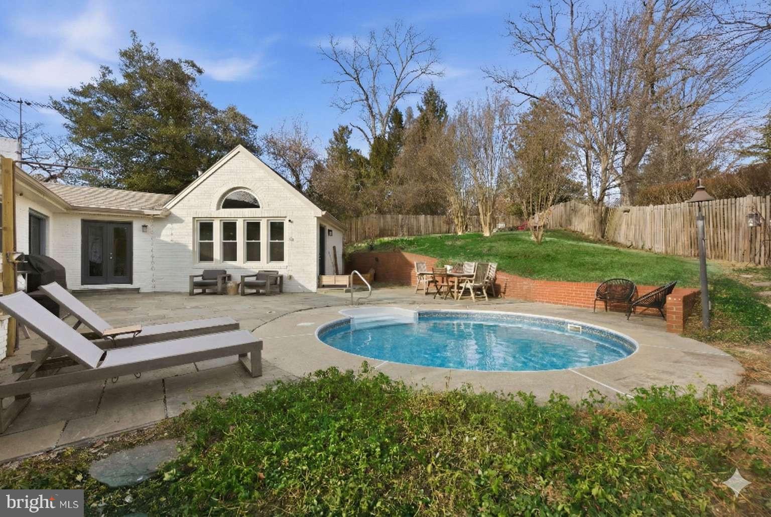 RIVERCREST - Residential