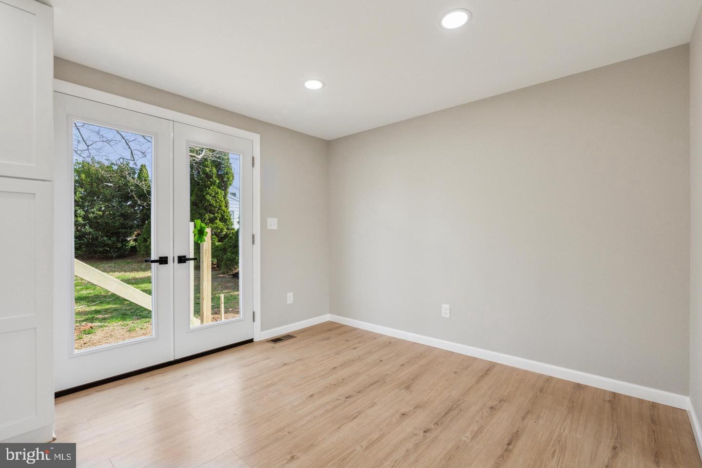 WILLOW MANOR FARMS - Residential Lease