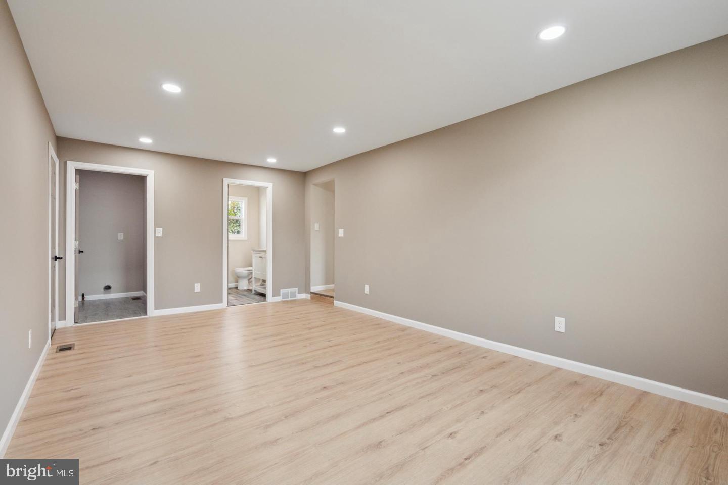 WILLOW MANOR FARMS - Residential Lease