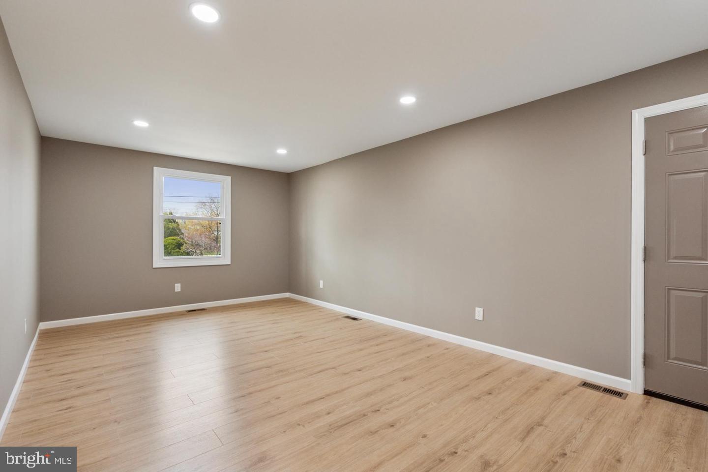 WILLOW MANOR FARMS - Residential Lease