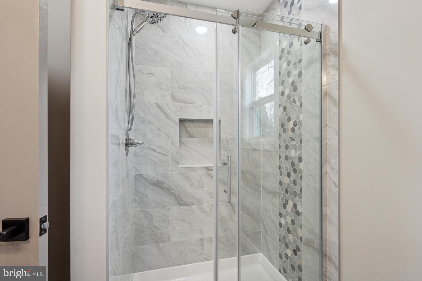 WILLOW MANOR FARMS - Residential Lease