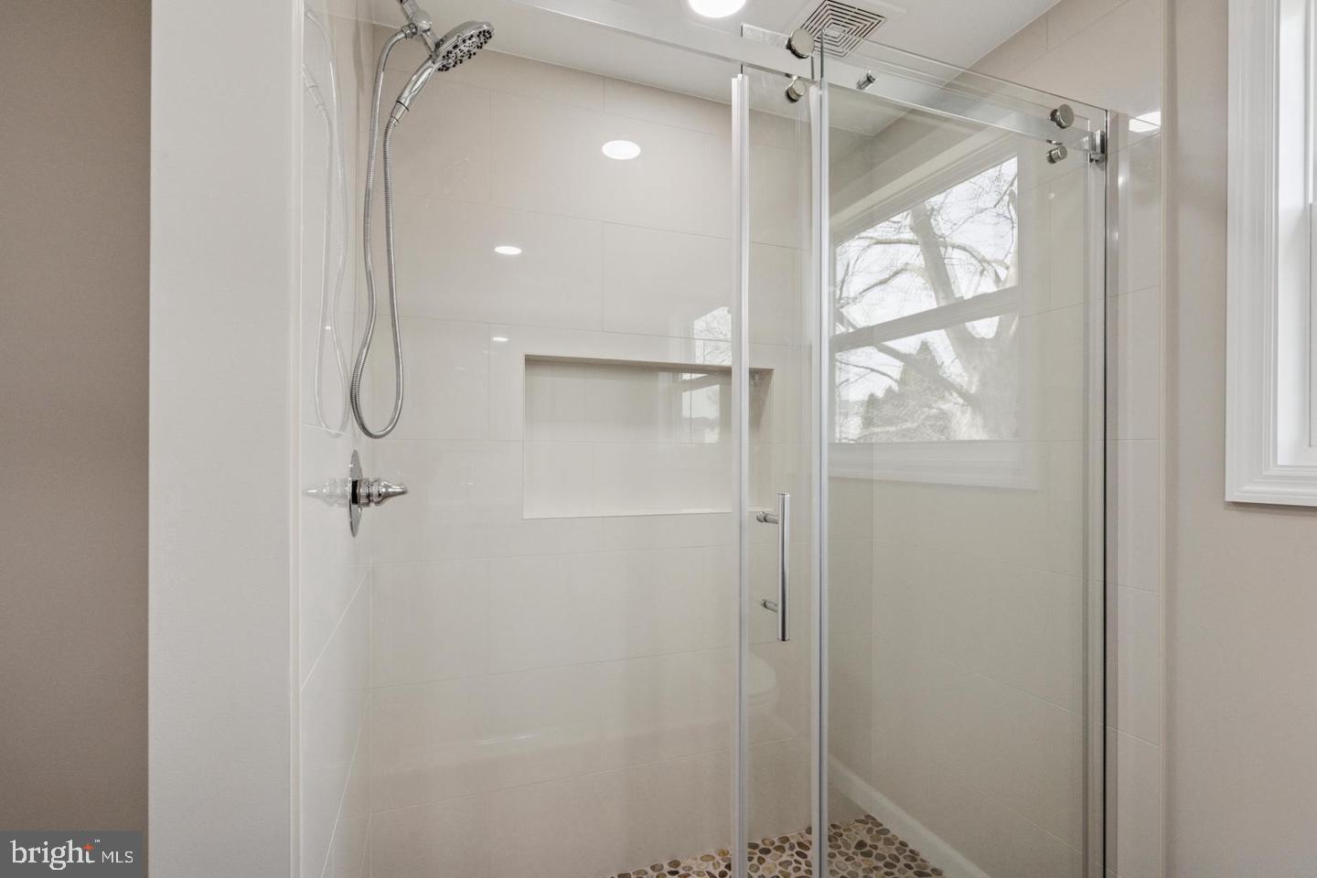 WILLOW MANOR FARMS - Residential Lease