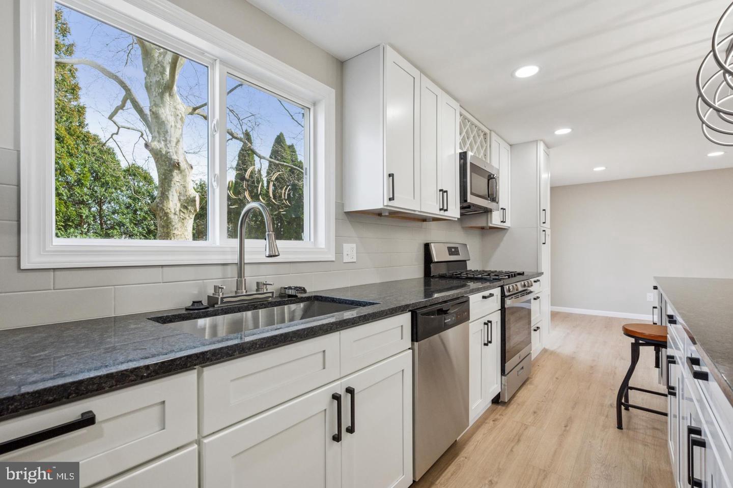 WILLOW MANOR FARMS - Residential Lease