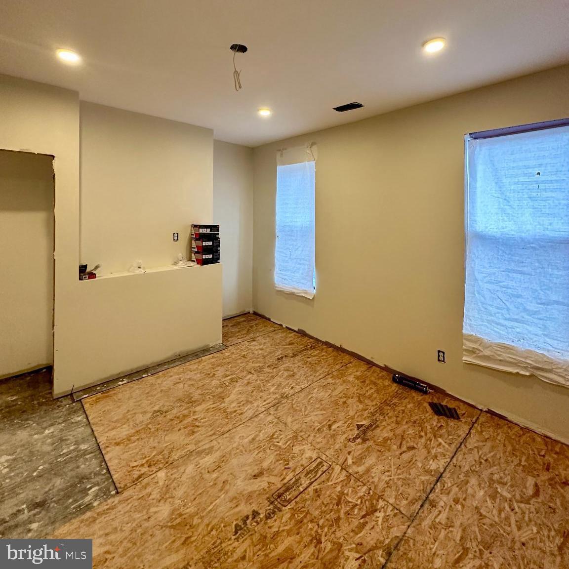 STRAWBERRY MANSION - Residential