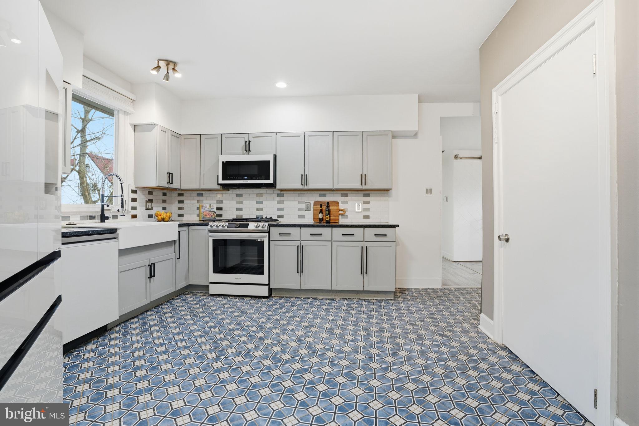 ELKINS PARK - Residential