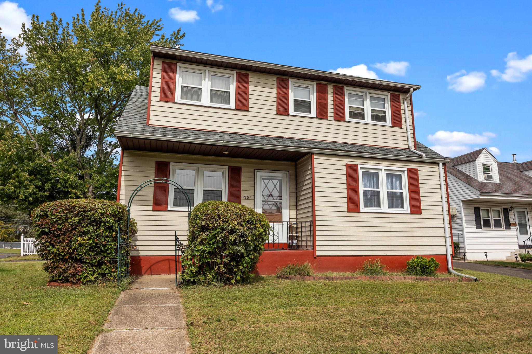 1901 SUMMIT AVENUE