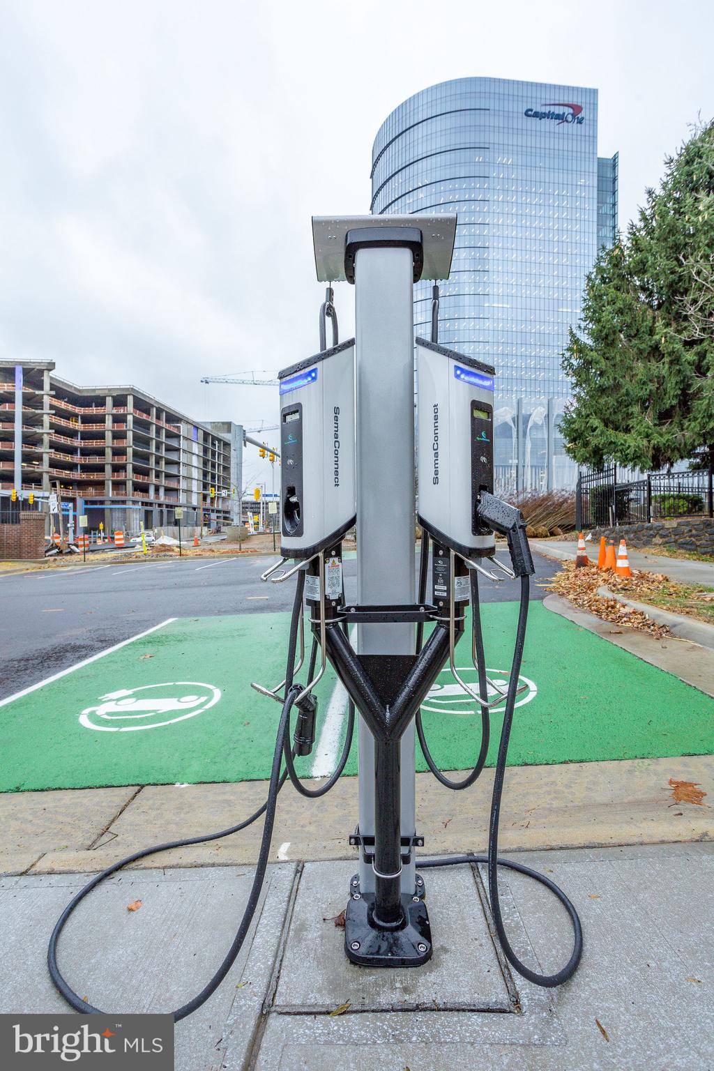 GATES OF MCLEAN - Residential