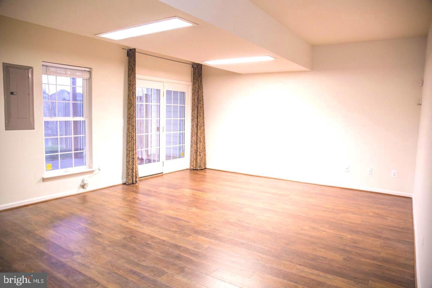 LOUDOUN VALLEY ESTATES - Residential Lease