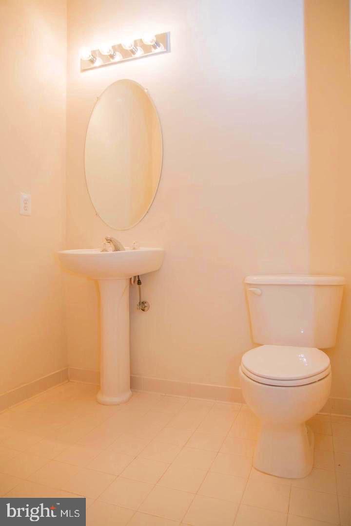 LOUDOUN VALLEY ESTATES - Residential Lease