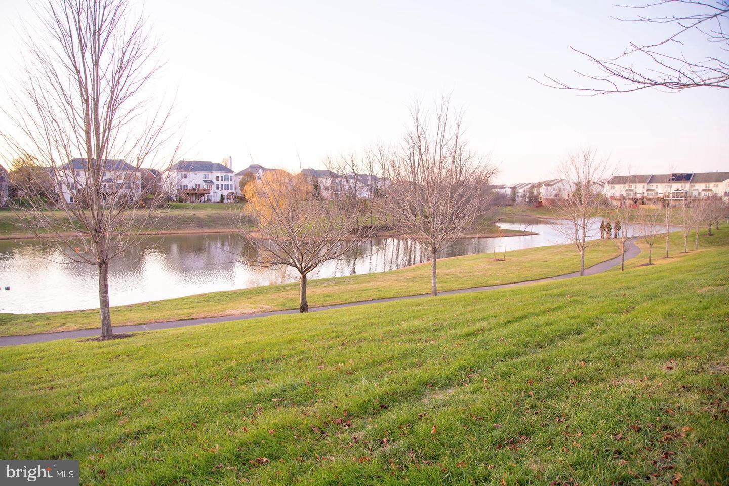 LOUDOUN VALLEY ESTATES - Residential Lease