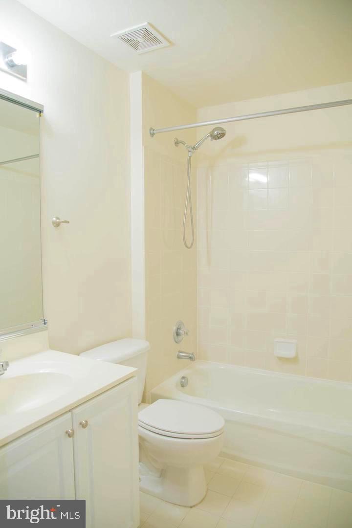 LOUDOUN VALLEY ESTATES - Residential Lease