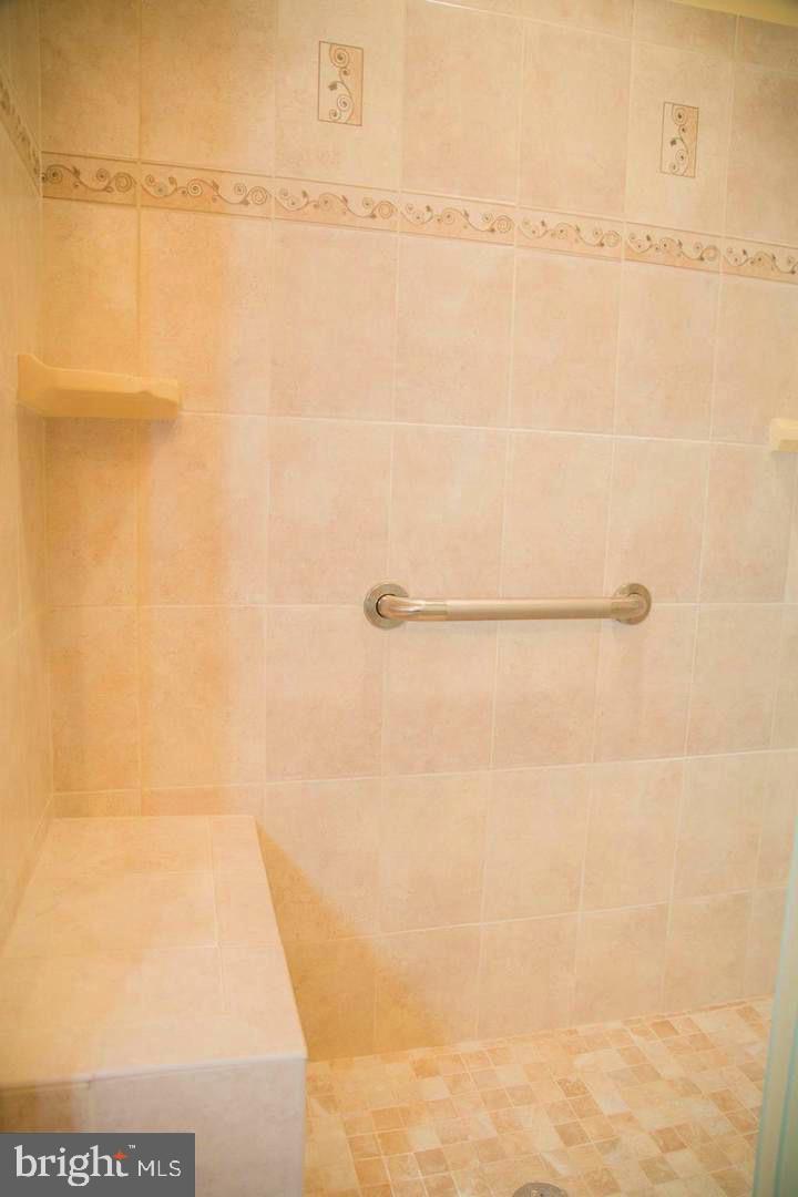 LOUDOUN VALLEY ESTATES - Residential Lease