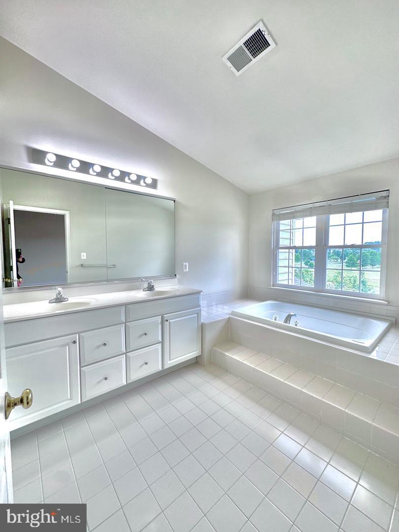 LOUDOUN VALLEY ESTATES - Residential Lease