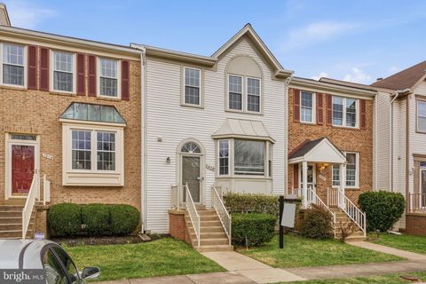 Townhouse For Sale - 1212 Bond Street<br/> HERNDON, VA 20170