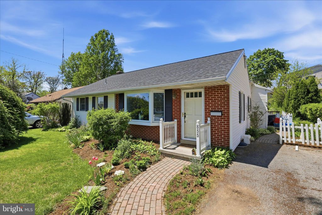 Photo of 655 N Mount Joy Street, ELIZABETHTOWN, PA 17022 (MLS # PALA2087686)