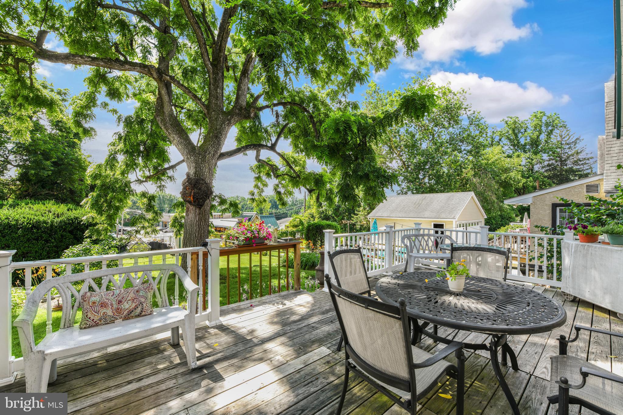 BRENTWOOD MANOR - Residential