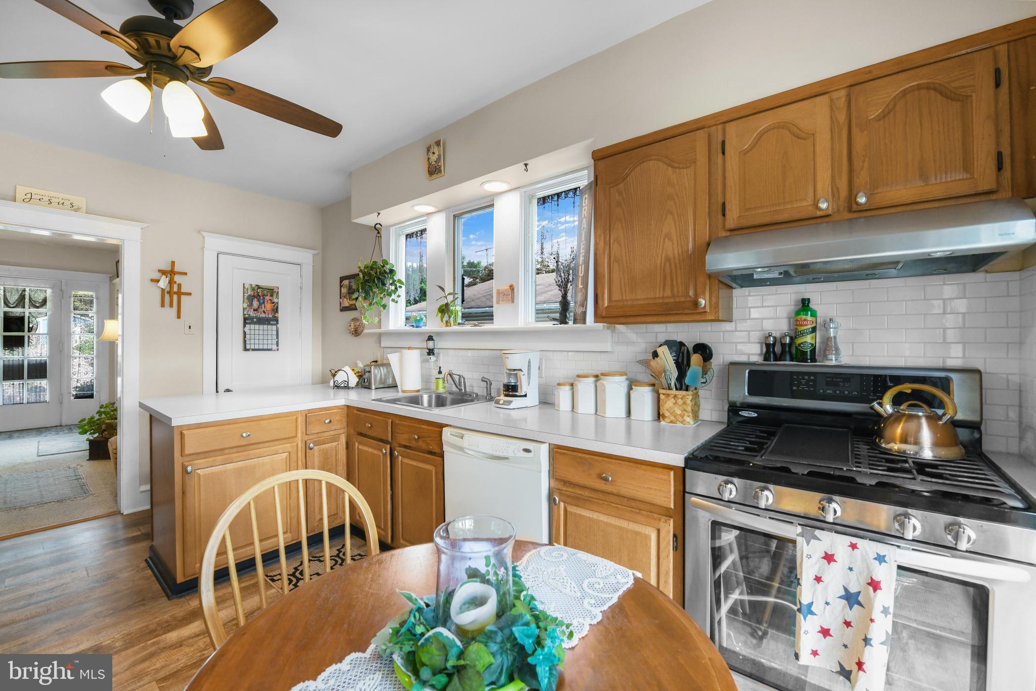 BRENTWOOD MANOR - Residential