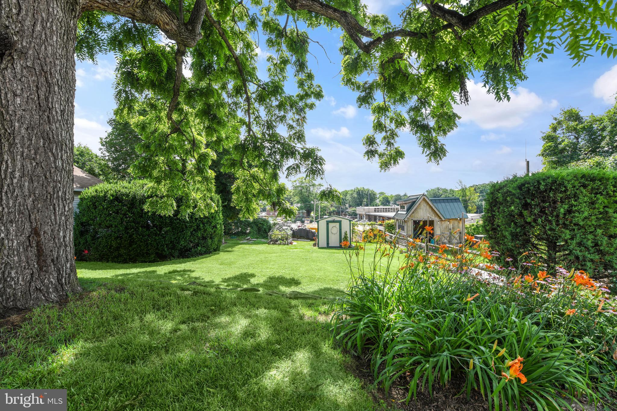 BRENTWOOD MANOR - Residential