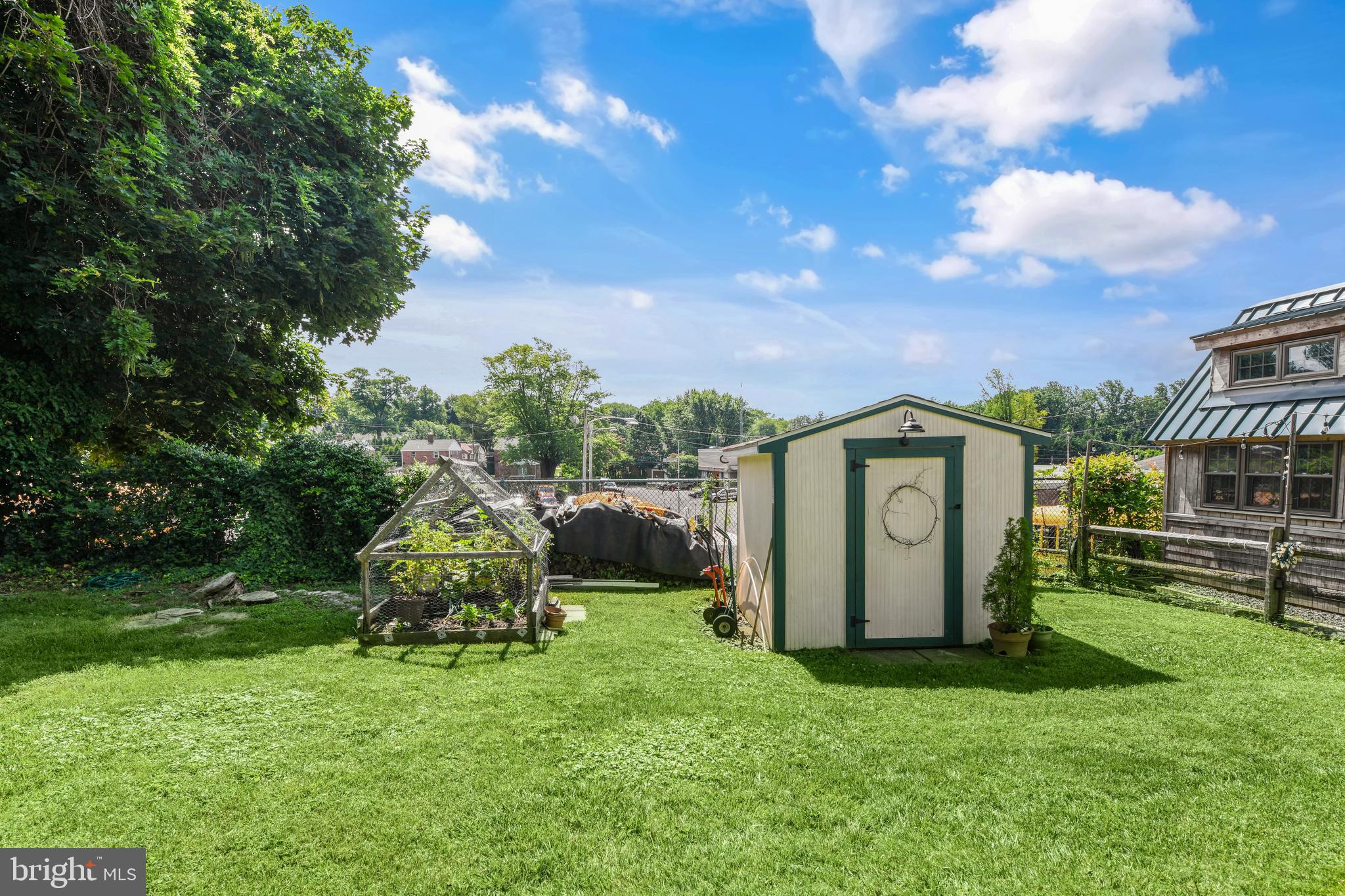 BRENTWOOD MANOR - Residential