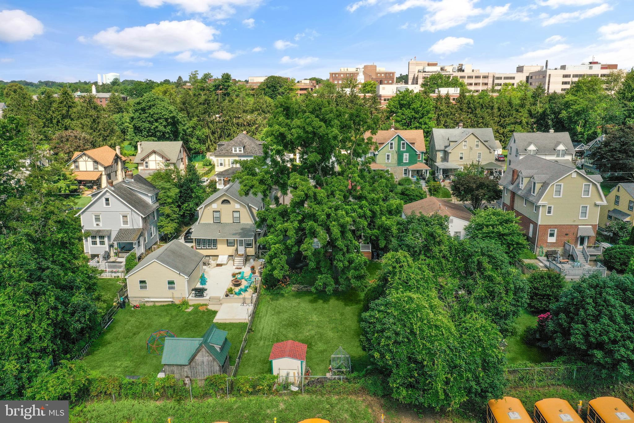 BRENTWOOD MANOR - Residential